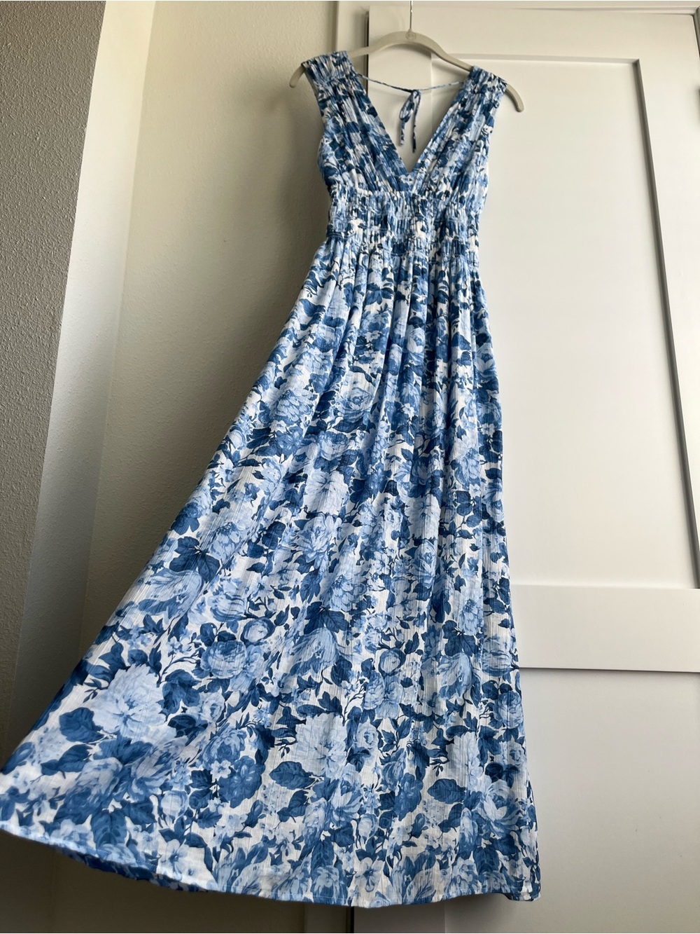 Abercrombie & Fitch Floral V-Neck Maxi Dress